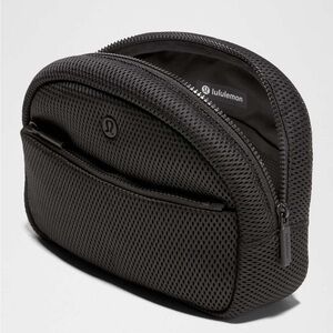 Lululemon City Essentials Pouch 4L *Knit Mesh